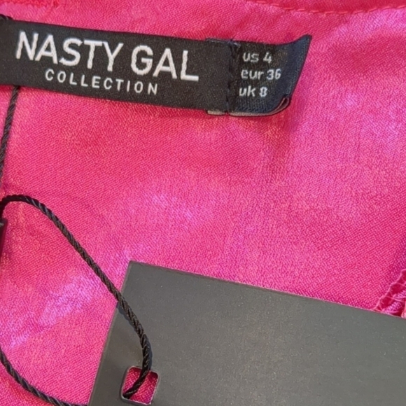Nasty Gal Soft Satin Power Shoulder Pads Open Back Blouse in Hot Pink size 4 - Picture 5 of 8
